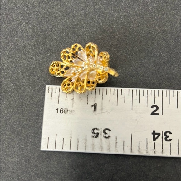 Vintage BSK Gold Tone Leaf Floral Rhinestone Signed Brooch Clip On Earring Set - Picture 11 of 11